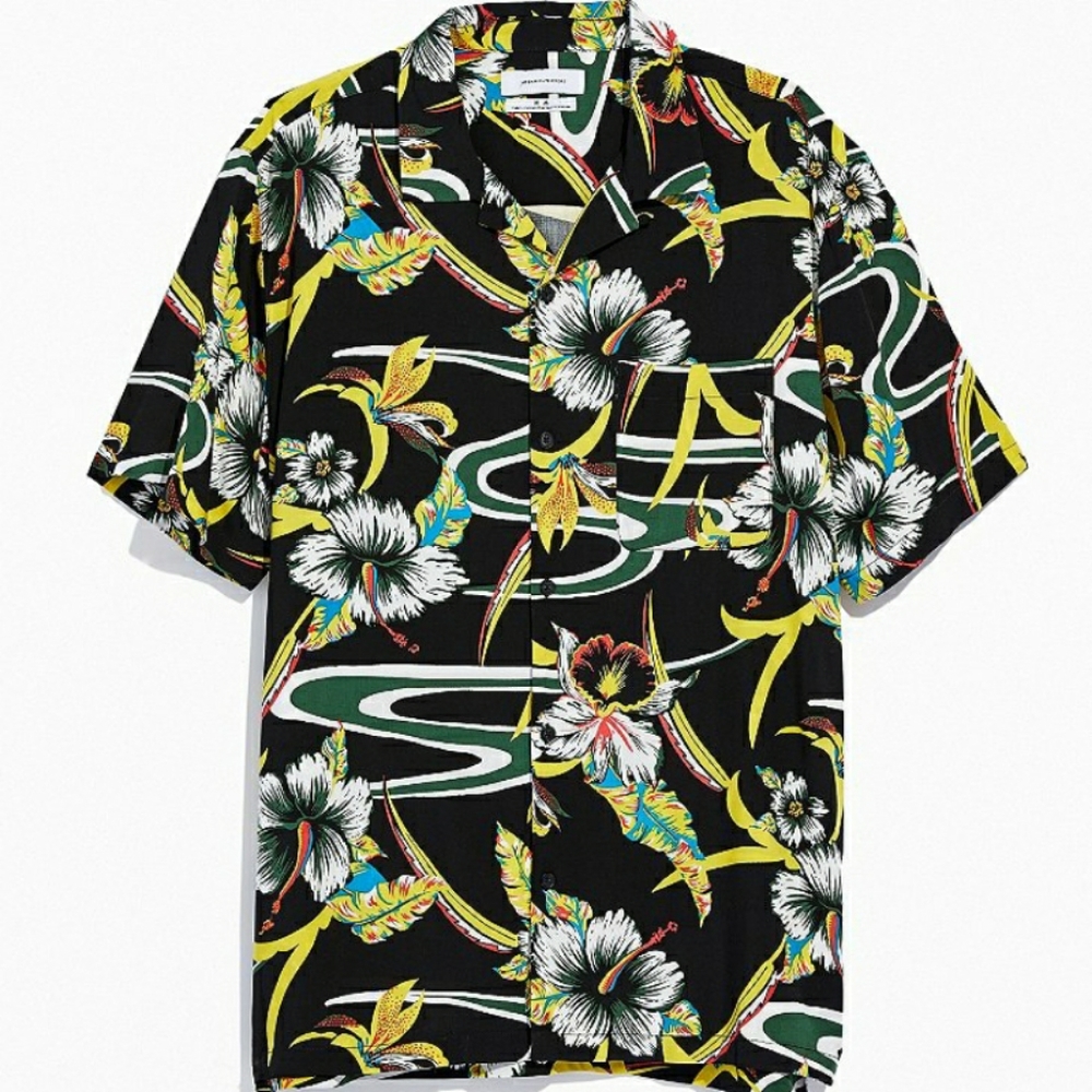 New Urban Outfitters Tropical Rayon Short Sleeve Button-Down Shirt